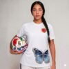 Camisa_blanca_mujer_mariposa en cadera_azul Camiseta de Colombia Mariposa - mujer